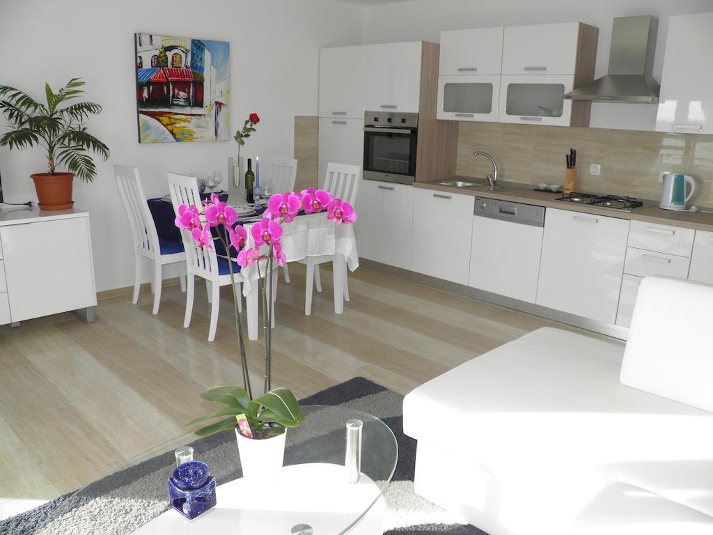 Apartments Perla Dinjiška Rom bilde