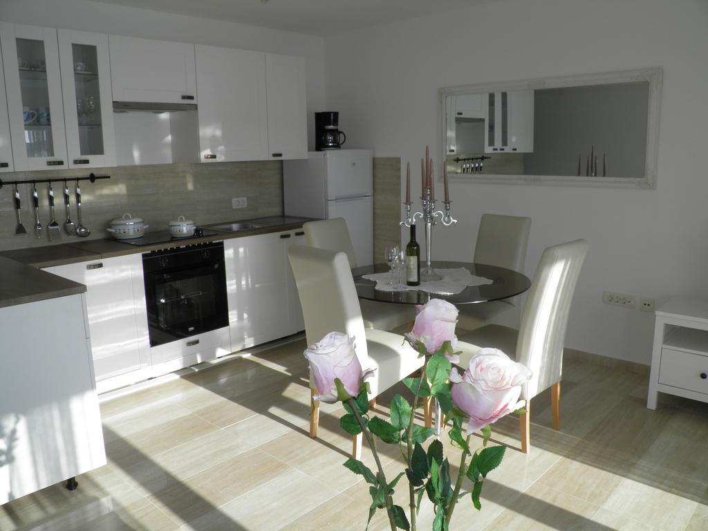 Apartments Perla Dinjiška Eksteriør bilde
