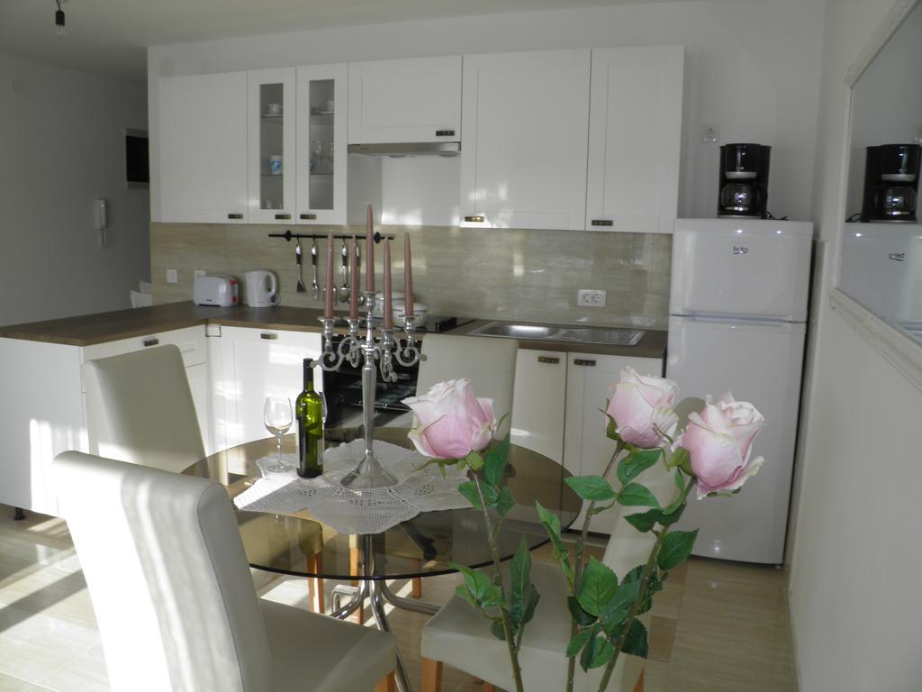 Apartments Perla Dinjiška Eksteriør bilde
